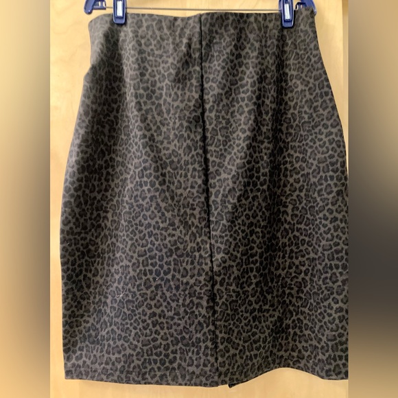 Bob Mackie wrap skirt.  Sz L. - Picture 2 of 4